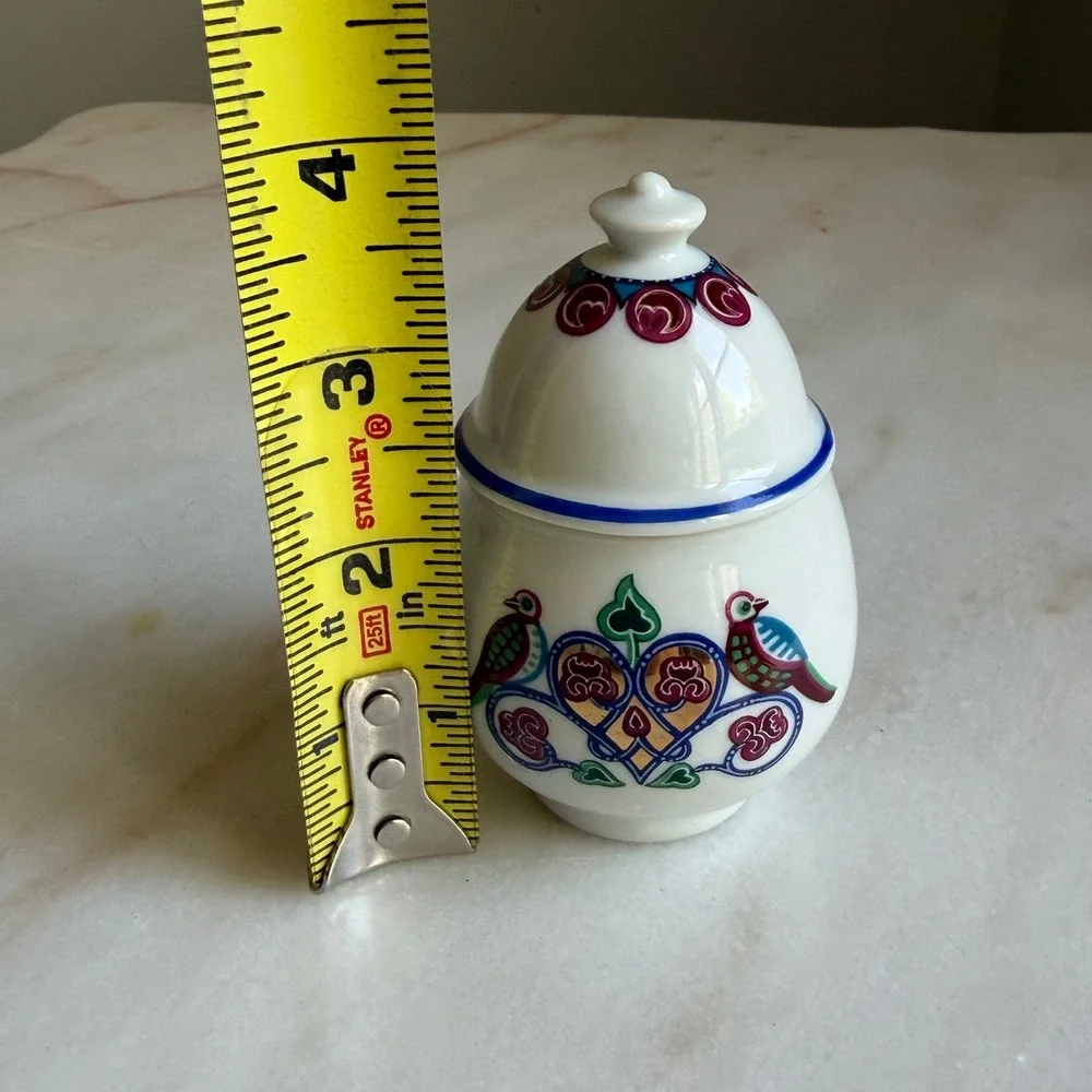 Elizabeth Arden Byzantium Porcelain Trinket Jar‎ Made in Japan Bird Floral Motif